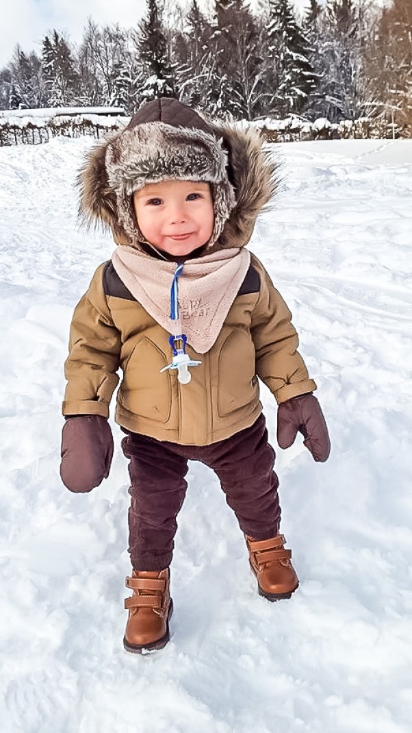 Zdjęcie zgłoszone na konkurs eBobas.pl Eskimosek na zimowej wyprawie :D Pierwsze kroczki po śniegu, ubaw po pachy &#40;co widać po mince&#41; :D