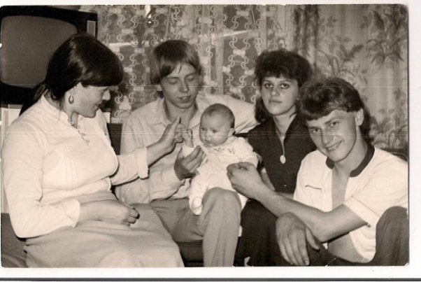ja z moimi rodzicami i chrzestnymi,na moich chrzcinach 26 lat  temu 