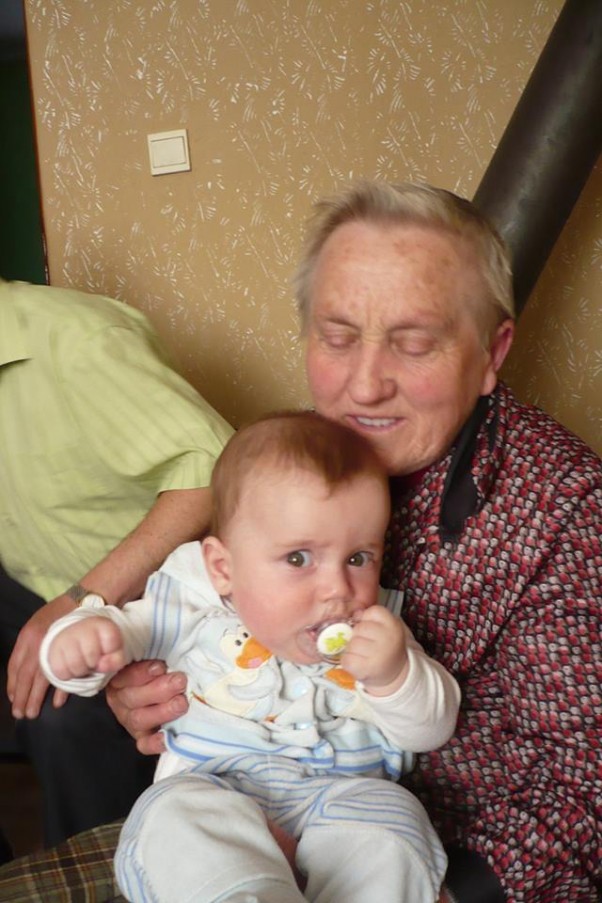 Michałek ze swoją kochaną prababcią Michałek na kolankach u swojej jednej z prababć :&#41;