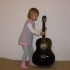 Pierwsze spotkanie z...gitarą i od razu była chęć nauki. Już po jednym dniu &quot;umiała&quot; grać.