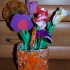 Dzieci &#40;Sebastian 4l. i Julcia 2l.&#41; zrobiły bukiet kwiatów dla babci. Koszyczek zrobiony z kartonu po napoju &#45; owinięty folią aluminiową i pomalowany farbką...kwiatki wykonane z papieru, płatków kosmetycznych, wytłoczek po jajkach, a nawet z dna butelki ;&#41;