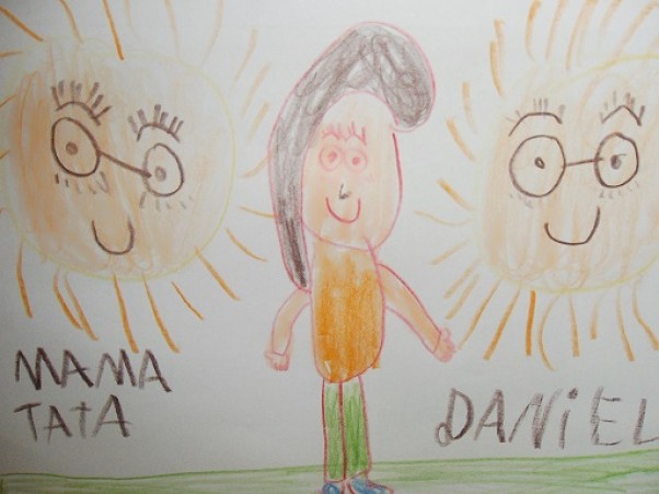 Zdjęcie zgłoszone na konkurs eBobas.pl Ta praca powstała w tą niedzielę ponieważ do Danielka mówimy kochane słoneczko to Danielek narysował  3 słoneczka Tata i Mama,oraz Danielek,