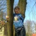 Chodzenie po drzewach to nie tylko małpie zajęcie Danielek też lubi wspinać się na drzewa.6lat