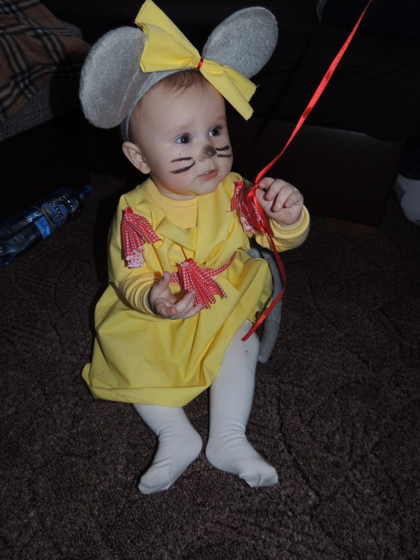 Amelka jako Myszka Minnie w żółtej sukieneczce. Amelka jako mała Myszka Minnie w żółtej sukieneczce :&#45;&#41;