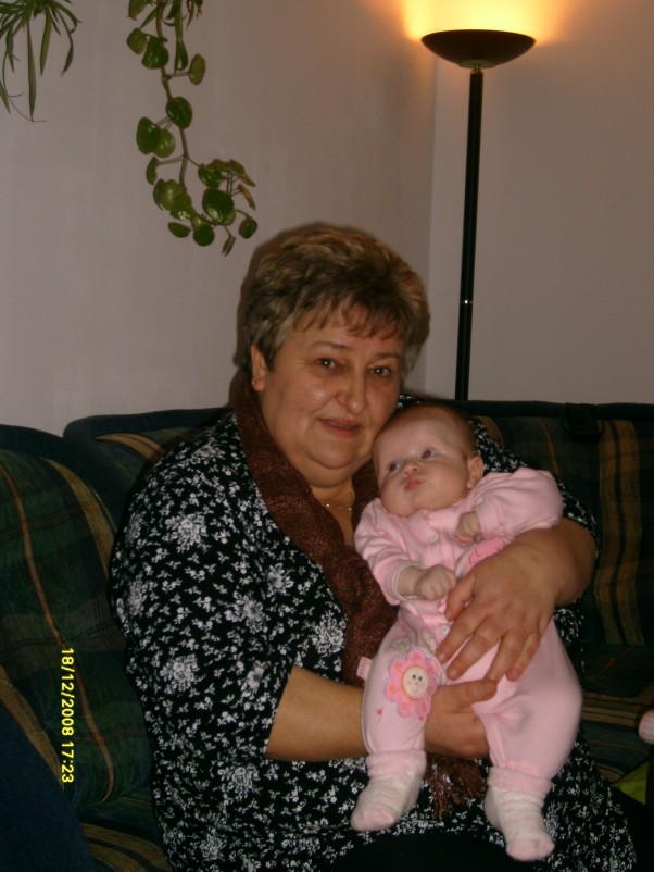 Zdjęcie zgłoszone na konkurs eBobas.pl Na zdjęciu z moją najukochańszą babcią na świecie miałam wtedy ponad 3 miesiące.