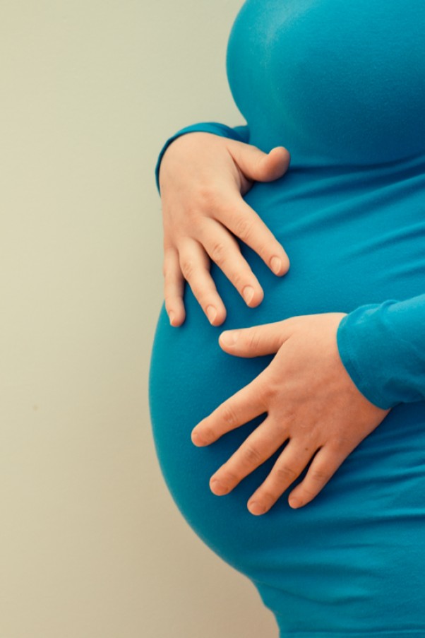 brzuszek Moni jedno z moich pierwszych ciążowych zdjęć