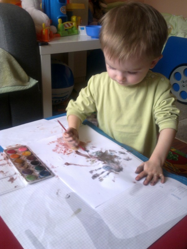Zdjęcie zgłoszone na konkurs eBobas.pl mały artysta :&#41; Kubuś ma dwa latka i uwielbia malować