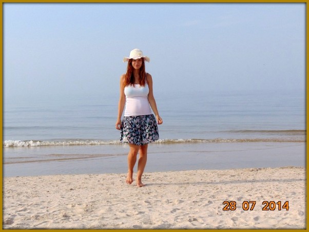 Zdjęcie zgłoszone na konkurs eBobas.pl Mama z córką Julką w brzuszku &#40;7,5 miesiąca&#41;. Piękne lato nad polskim morzem i twarz malowana słońcem :&#41;