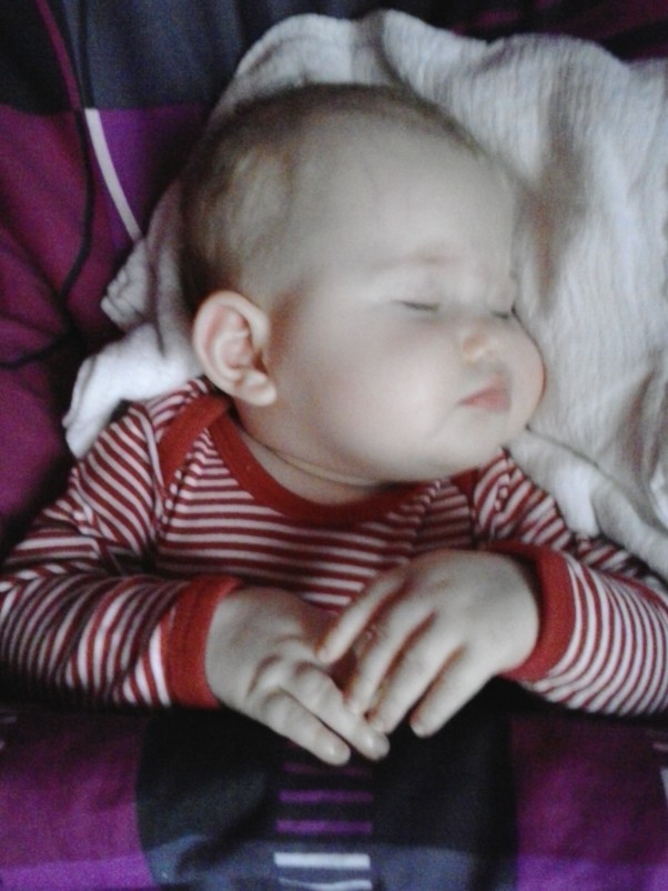 Zdjęcie zgłoszone na konkurs eBobas.pl Olusia śpi jak kaczusia :&#41;