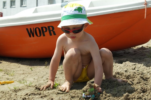 moja wielka piaskownica :&#41; Szymek z ogromną pasją buduje z piasku zamki i nie tylko :&#41;