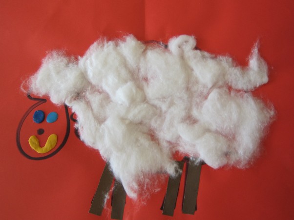 Owieczka Betty Jedna z najbardziej ulubionych prac Tomka. Wiele frajdy sprawiała zabawa i przyklejanie waty. 
