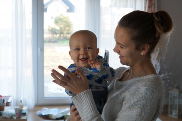 Taniec  Moje maleństwo uwielbia tańczyć, taniec z mamą to czas pełen radości i śmiechu 