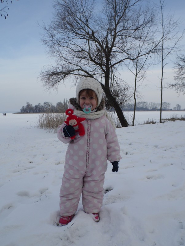 Zimowy spacerek Nadia na zimowy spacerek zawsze zabiera małego przyjaciela :&#45;&#41;