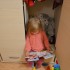Czytać można wszędzie ,bo bez czytania w szafie się nieobędzie.Zazwyczaj w domu gdy jest cicho moja  Magda siedzi w szafie i czyta swoje ulubione bajki ,a najciekawsza jest ta o bałwanku. 