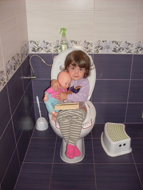 Zdjęcie zgłoszone na konkurs eBobas.pl czytać można wszędzie zwłaszcza w toalecie. 