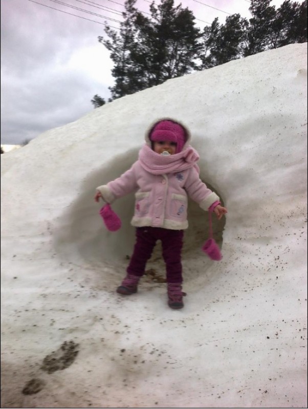 Mała eskimoska:&#41; Pierwsza zima mojej księżniczki:&#41; Od razu pokochała zabawę na śniegu:&#41;&#41;