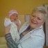 Madzia tuż po porodzie została przejęta przez babcie pielęgniarkę do inkubatora . Na zdjęciu już umyta i przebrana z najlepszą babcią na świecie. 