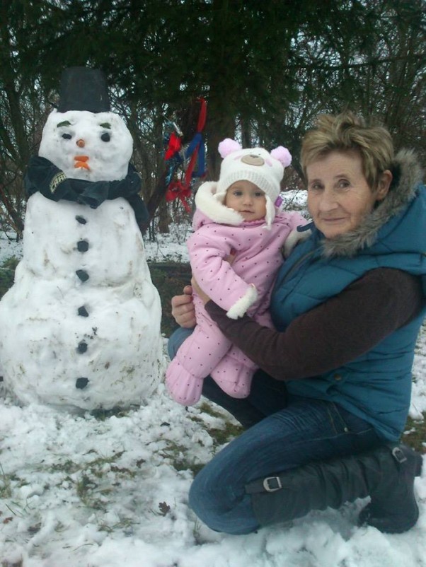 Zdjęcie zgłoszone na konkurs eBobas.pl My się zimy nie boimy! :&#41; Nawet z babcią bałwana lepiłyśmy! :&#41; 