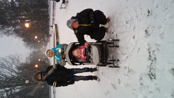 Rodzina w komplecie  Najlepsza zabawa na śniegu ;&#45;&#41;