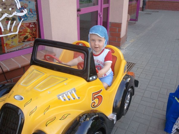 Zdjęcie zgłoszone na konkurs eBobas.pl żółtym jeżdże samochodem\nuciekam nim przed chłodem