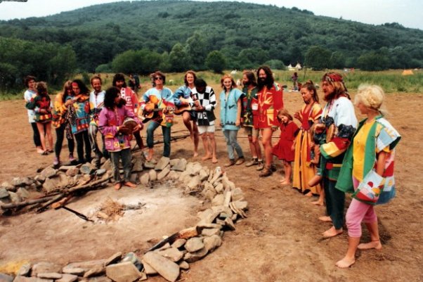 Ta mała biedronka to sześcioletnia Zu. Rainbow Gathering, 1991 albo 1992. 