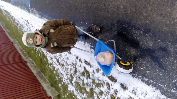 Jadę z piekarni  Kubuś wiezie świeży chlebuś na śniadanko 