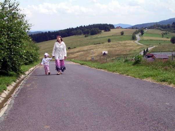 konk5.jpg Hania z mamusią zdobywa Łysą Górę...