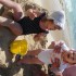Dzieci czerpią największą radość z dwóch rzeczy: z wody i z piasku. Dlatego największe szczęście leży na plaży, a dzieci uwielbiają się w nim bawić, a gdy dzieci jest dwoje to i radość podwójna.