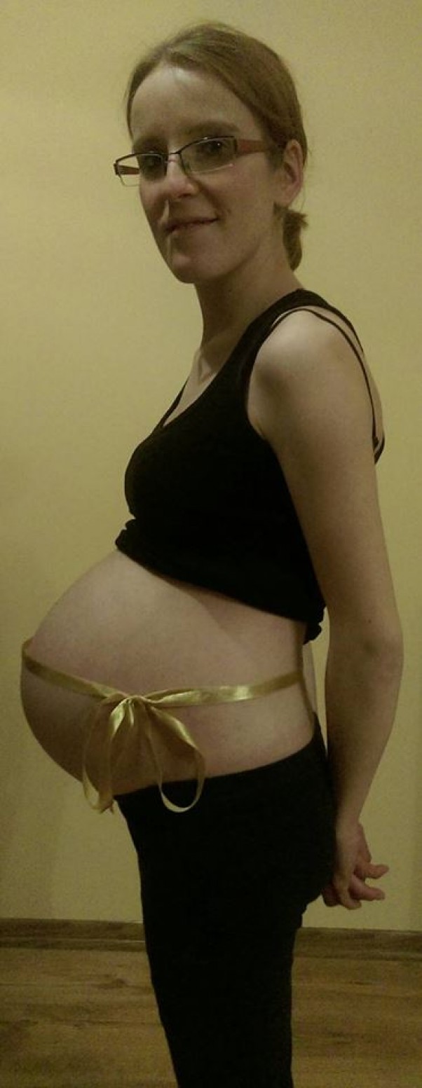 Zdjęcie zgłoszone na konkurs eBobas.pl Zdjęcie wykonane w 35 tygodniu ciąży. Niecałe 2 tygodnie później moja córka pojawiła się na świecie.