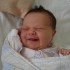 pierwszy uśmiech zaraz po porodzie
