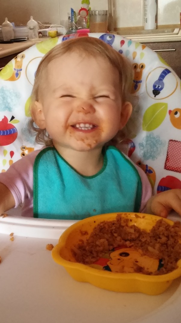 ha ha ha przy jedzonku Mojej córci uśmiech z buzi nie schodzi nawet przy jedzeniu