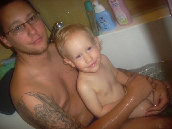 Zdjęcie zgłoszone na konkurs eBobas.pl kąpiel z bratem&#45;wesoła i zabawna...