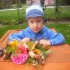bukiecik ułożony z różyczki,pietruszki,bazyli,jesiennych kwiatków kabaczka i kalarepki ozdobiony kolorowymi listeczkami jesieni&#45;od Szymka dla mamy