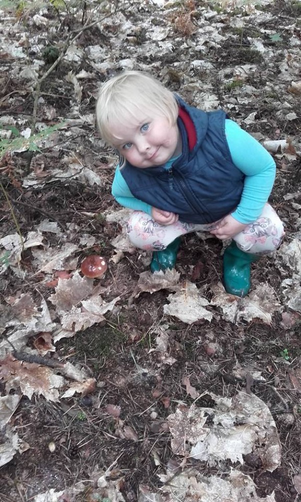 odkrywam swiat ciekawy  odkrywam świat oczami dziecka i uczę się natury &#45; to mama ze mną zawsze jest i uczy wszystkiego..... 