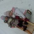 Amelka i Anitka uwielbiają zimowe zabawy, szczególnie jazdę na sankach.