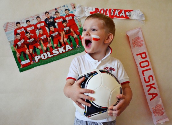 Polska Biało &#45; Czerwoni! Synka ulubiona przyśpiewka Polska Biało&#45;Czerwoni, codziennie musi ją wykrzyczeć :D