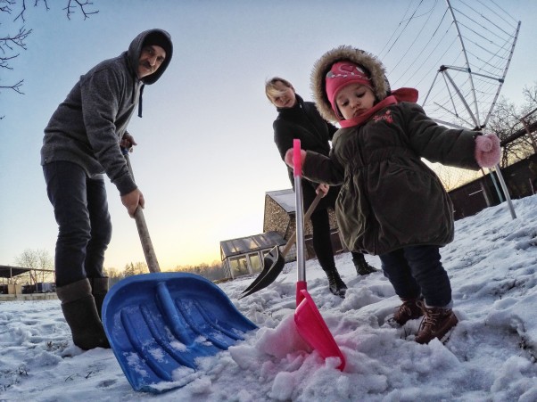 Zdjęcie zgłoszone na konkurs eBobas.pl Trzy łopaty mamy więc się śniegu nie damy :&#45;&#41;
