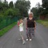 Zdjęcie podczas letniego spaceru Adasia z Babcią