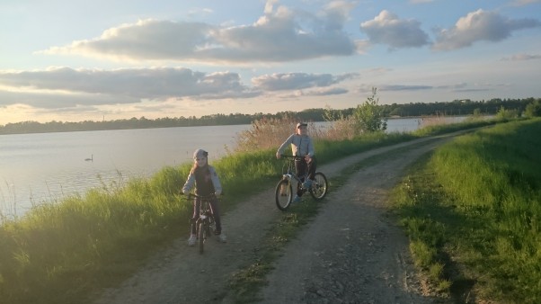 Zdjęcie zgłoszone na konkurs eBobas.pl Emilia z Kacperkiem w podróży dookoła jeziora :&#45;&#41; 