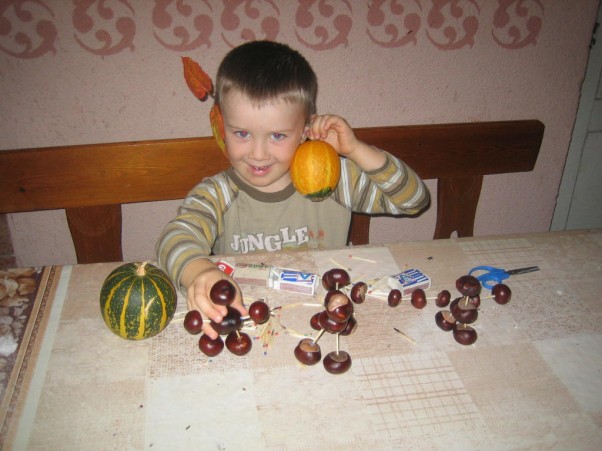 Zdjęcie zgłoszone na konkurs eBobas.pl Jesień za pasem więc ludziki czas zacząć  czy w domu z mamą ,czy w przedszkolu zabawa zawsze udana i śmiechu co nie miara &#40;: