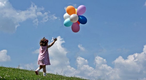 Balonyyy... Piękny pęk kolorowych baloników miałam,\njuż złapać ich nie zdołałam!\nI odleciały z wiatrem balony\nróżowy, niebieski , żółty i czerwony ....