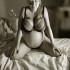 Czyż zaawansowana ciąża nie jest jest sexy? Kobieta w ciąży mimo wielkiego brzucha nadal jest seksowna i ma piękne ciało; wszystkie brzuszki są piękne i zasługują na to, żeby znaleźć się na okładce kolorowego czasopisma :&#45;&#41;