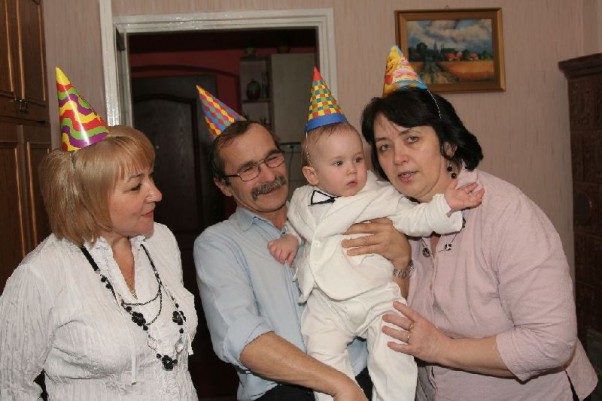 Zdjęcie zgłoszone na konkurs eBobas.pl Mam tylko jednego dziadka, ale za to dwie babcie.\nDziękuje im że są i bardzo ich kocham
