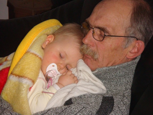 Dziadek usypia Wnuczkę 