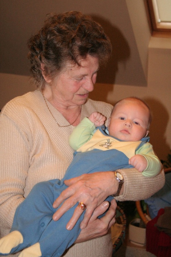 Błażejek z drugą Babcią Kochana Babciu najlepsze zyczenia z okazji Twojego święta składa wnuczek Błażejek:&#41; 