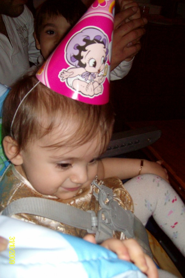 Chanelcia i Jej pierwsze urodzinki:&#45;&#41; Ale dzieciatko bylo zadowolone z tak wielu gosci i wspanialych prezentow!