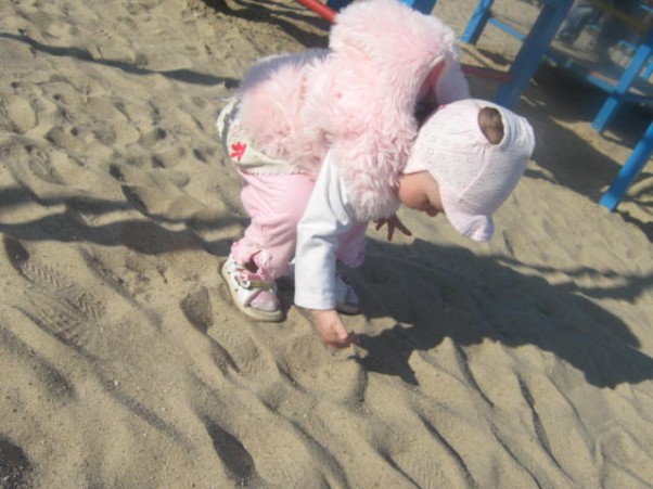 zabawa w piasku 