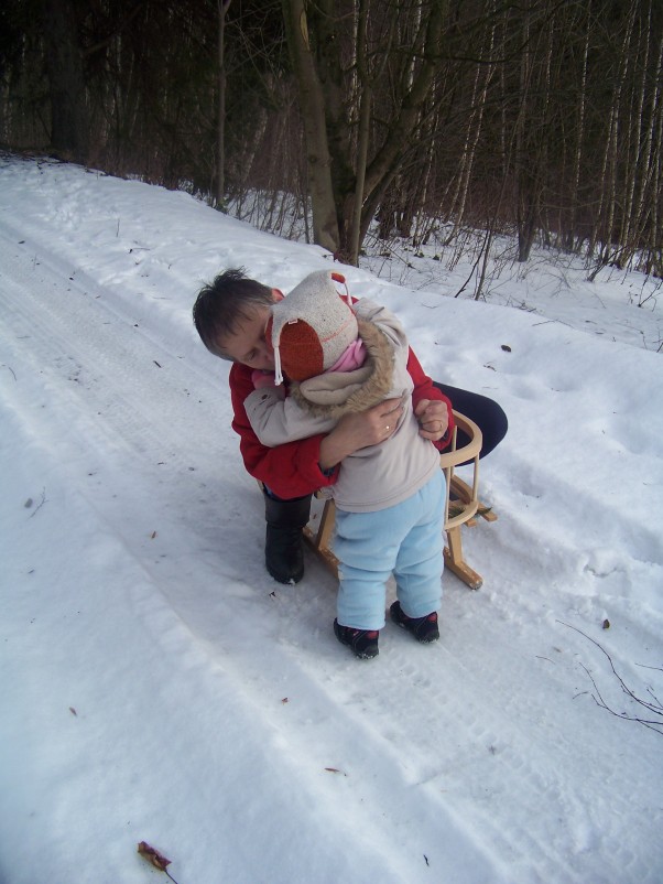 Uleńka i babcia  Nawet na najwspanialszym spacerze trzeba się czasem przytulić :&#41;