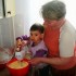 W kuchni zawsze pomagać babci lubię:&#41;\nPotem wypiekami naszymi się chlubię...\nTym razem serniczek na zimno z truskawkami w wykonaniu Aishy i Babci:&#41;