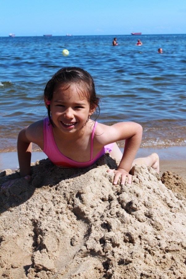 Syrenka Aisha Malowana słonecznym morskim piaskiem z nutą bałtyckiego morza Syrenka Aisha wyłoniła się na brzeg plaży :&#41;